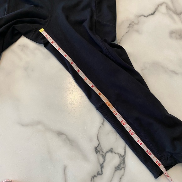 Athleta be free, knicker, crop leggings, Capri style leggings workout pants - Picture 16 of 16